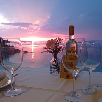 Reserve su mesa para comer con vistas al mar en Bueu
